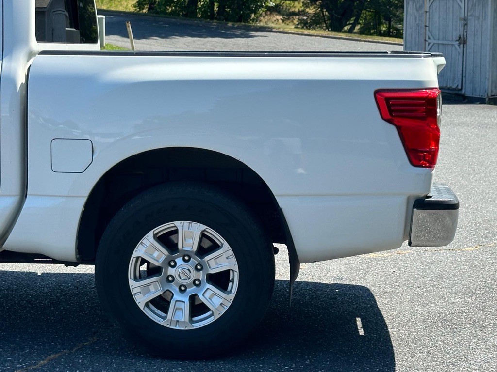 2017 Nissan Titan Image 34