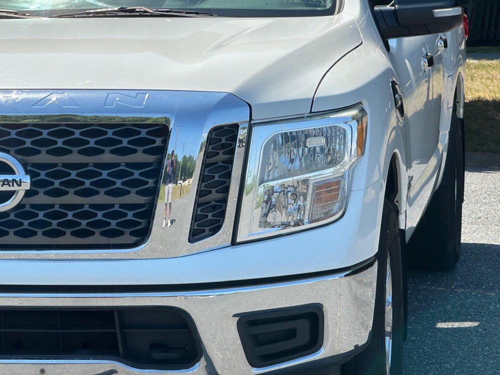 2017 Nissan Titan Image 37