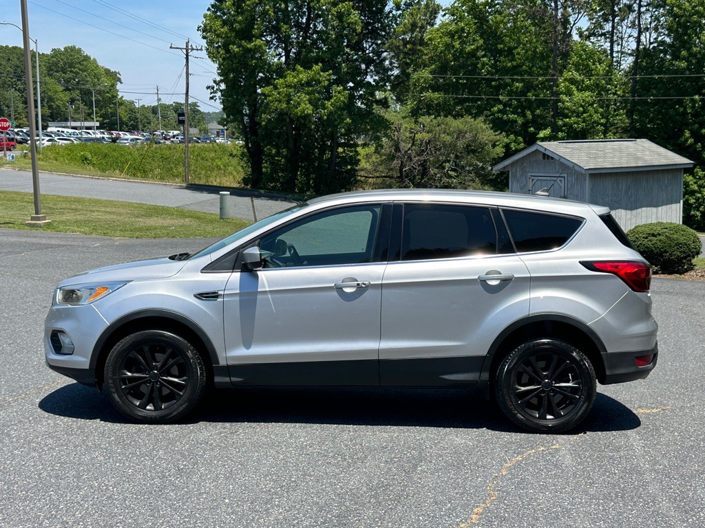 2019 Ford Escape Image 2
