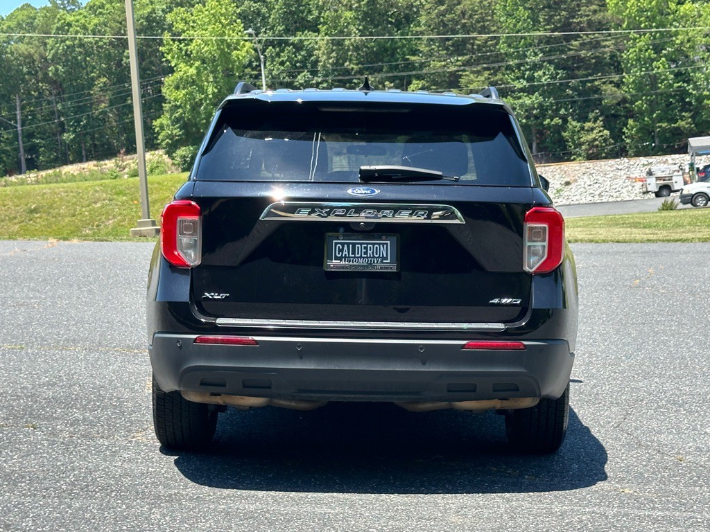 2023 Ford Explorer Image 2