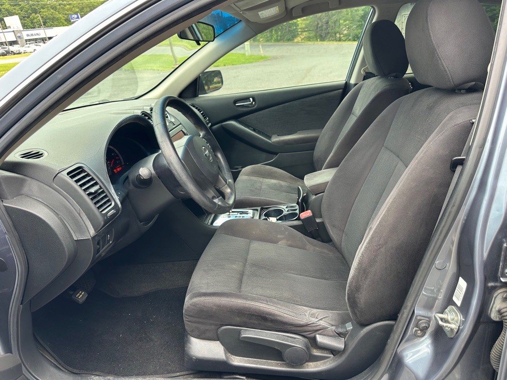 2011 Nissan Altima Image 10