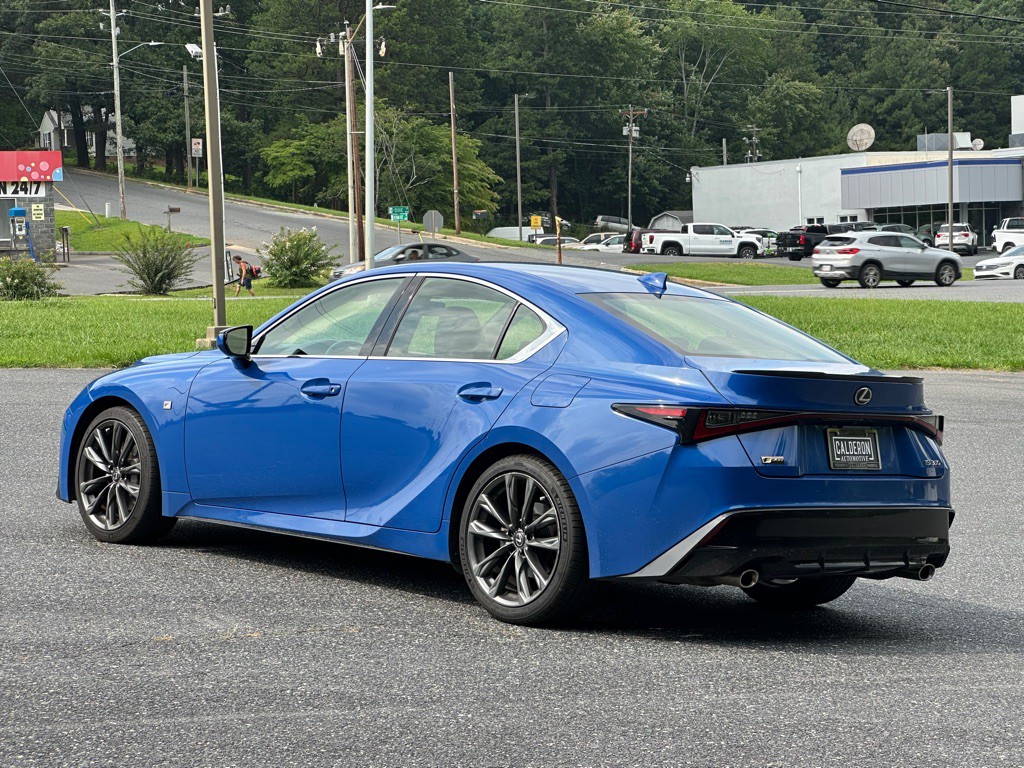 2023 Lexus IS Image 3