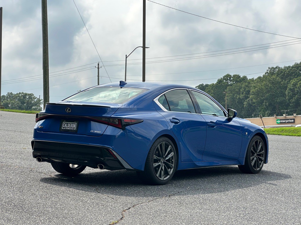 2023 Lexus IS Image 5
