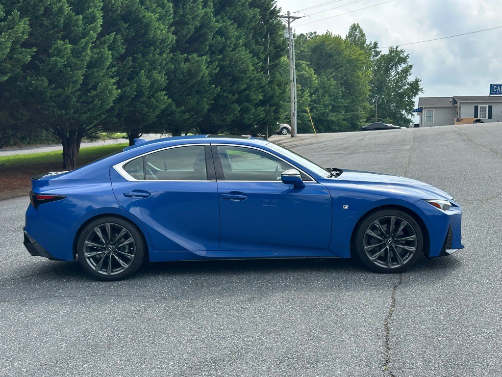 2023 Lexus IS Image 6