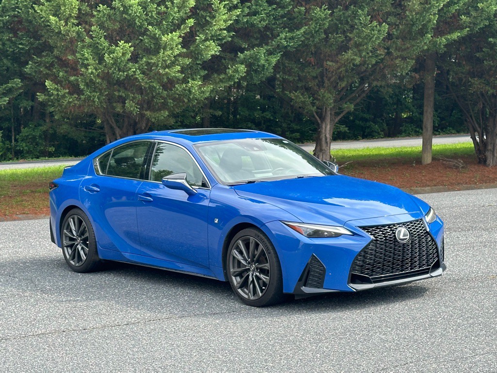2023 Lexus IS Image 7