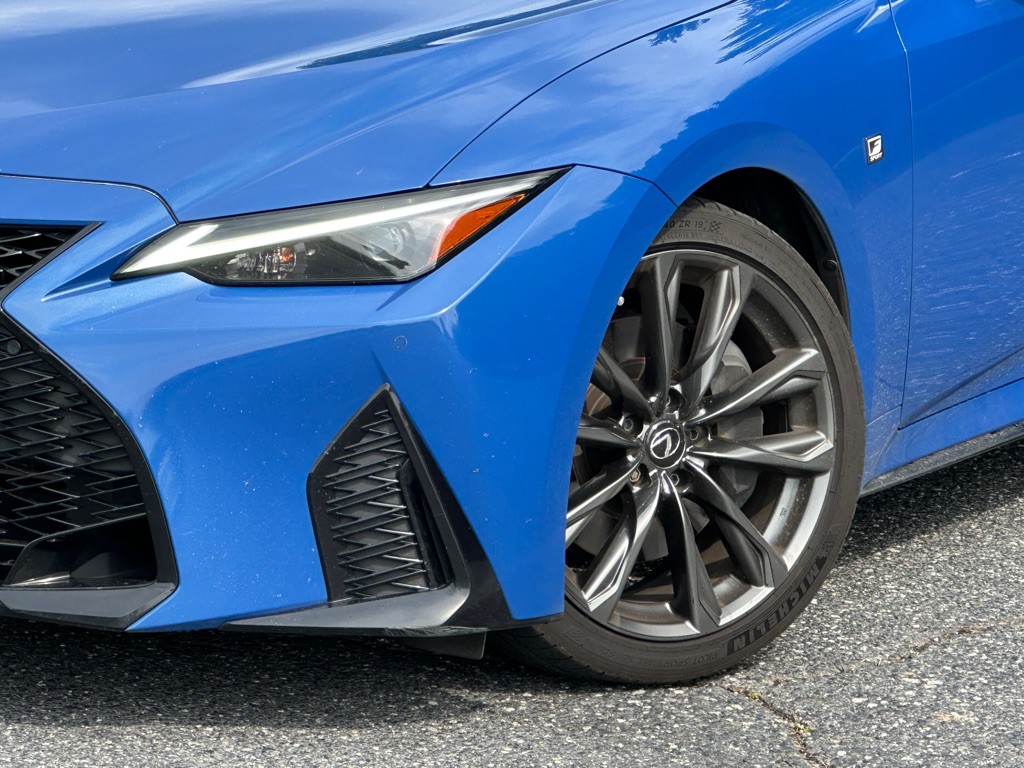 2023 Lexus IS Image 9