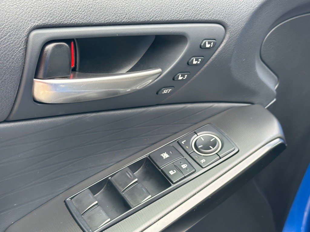2023 Lexus IS Image 14
