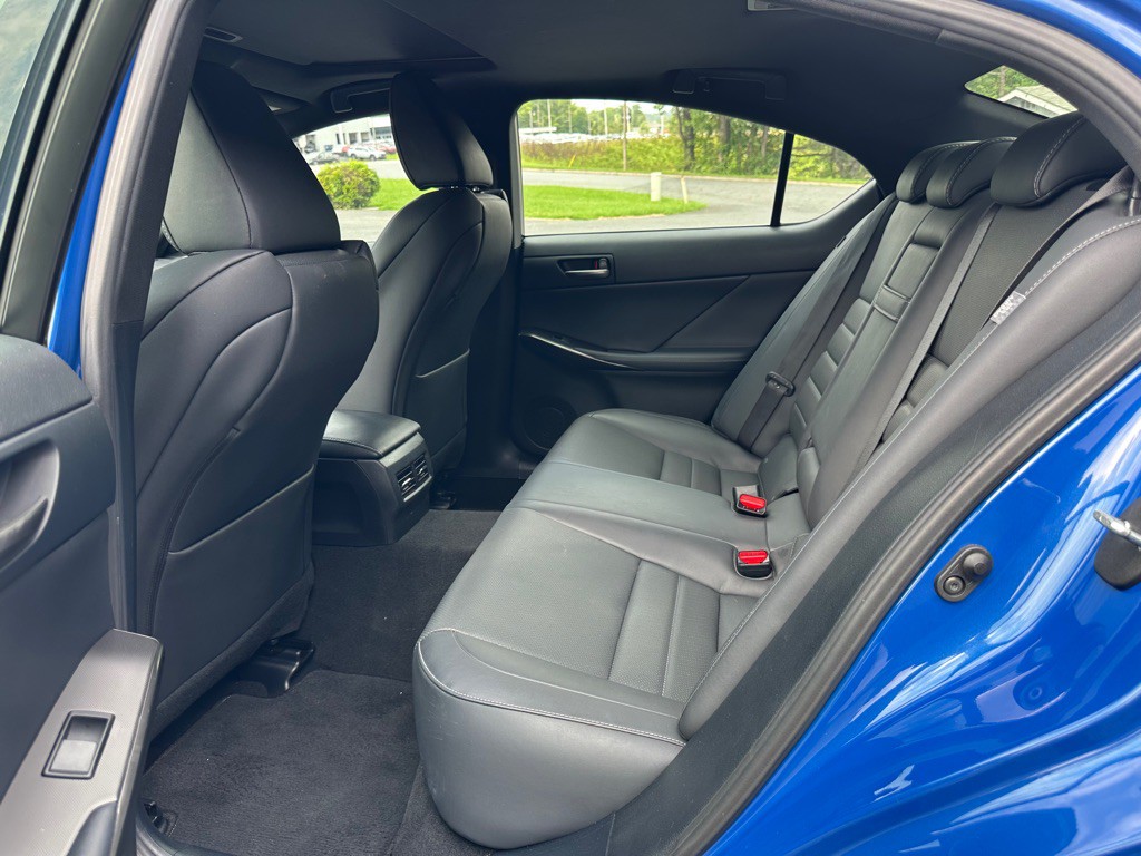 2023 Lexus IS Image 21