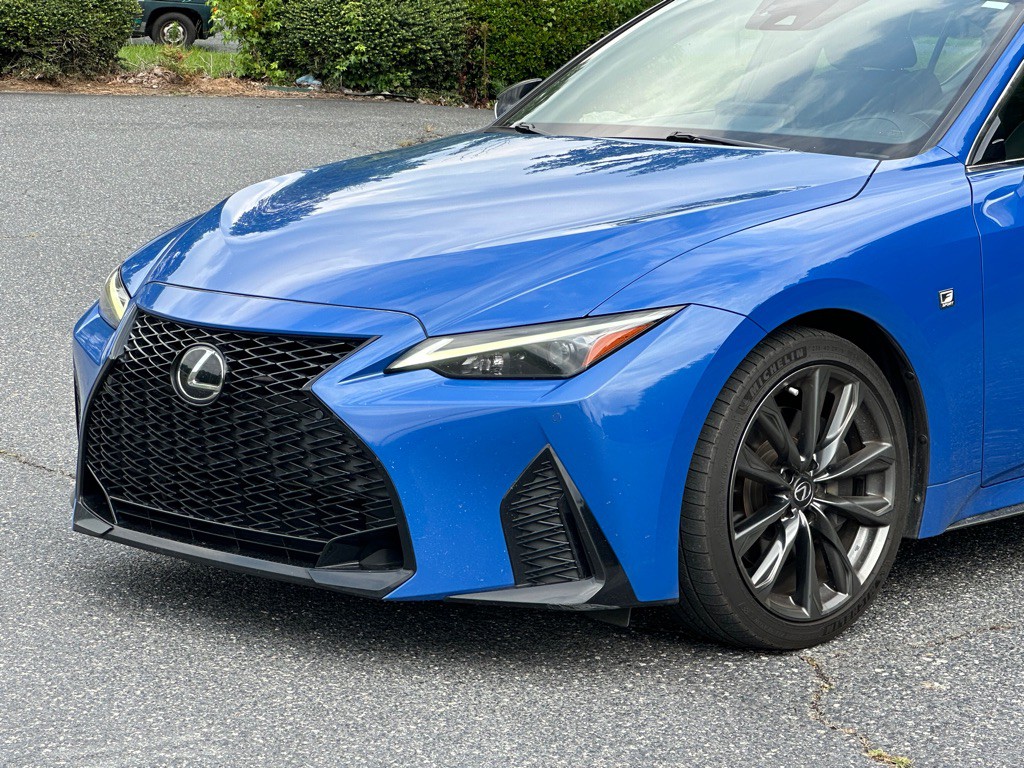 2023 Lexus IS Image 40