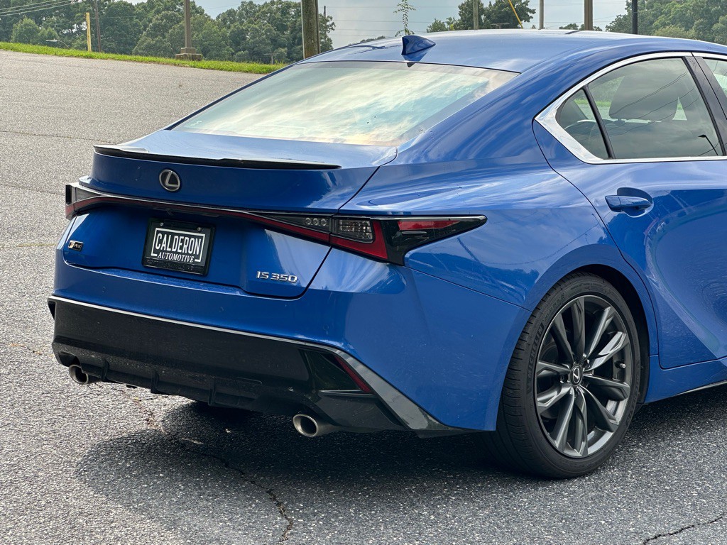 2023 Lexus IS Image 43