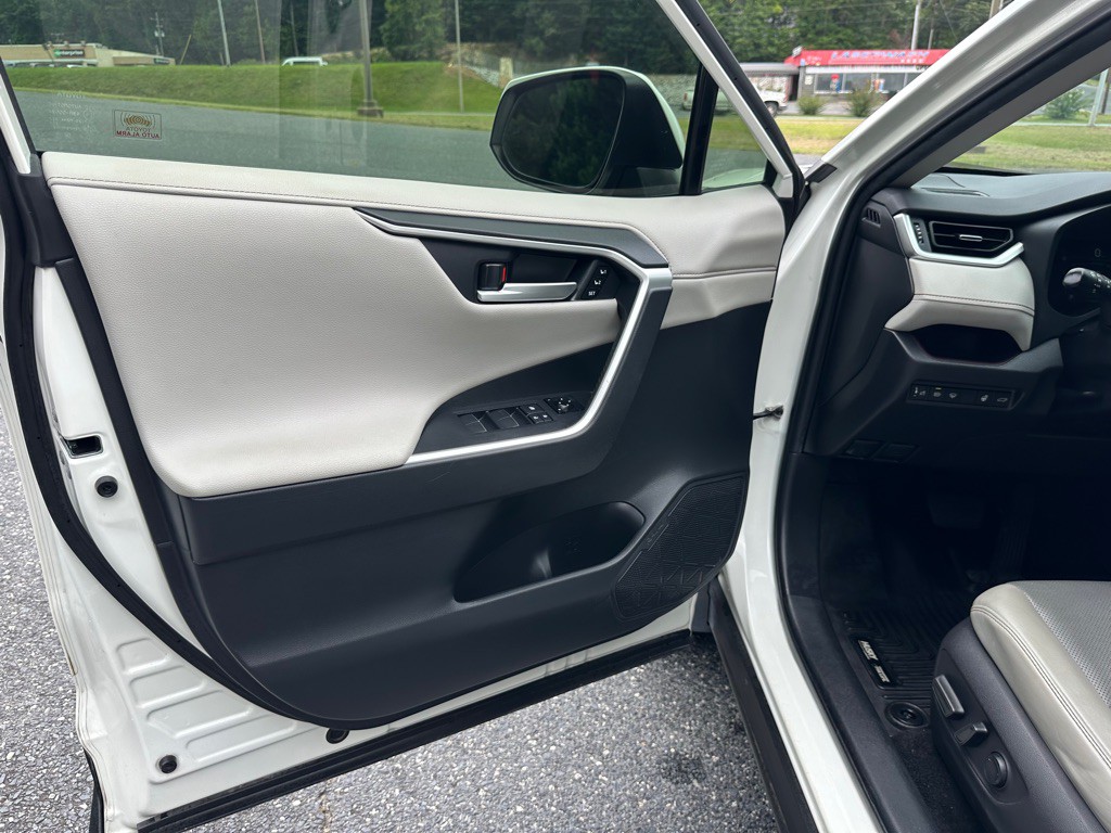 2019 Toyota Rav4 Image 14
