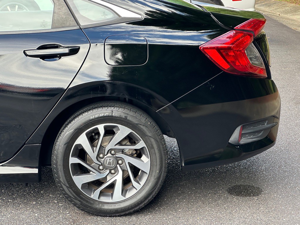 2018 Honda Civic Image 34