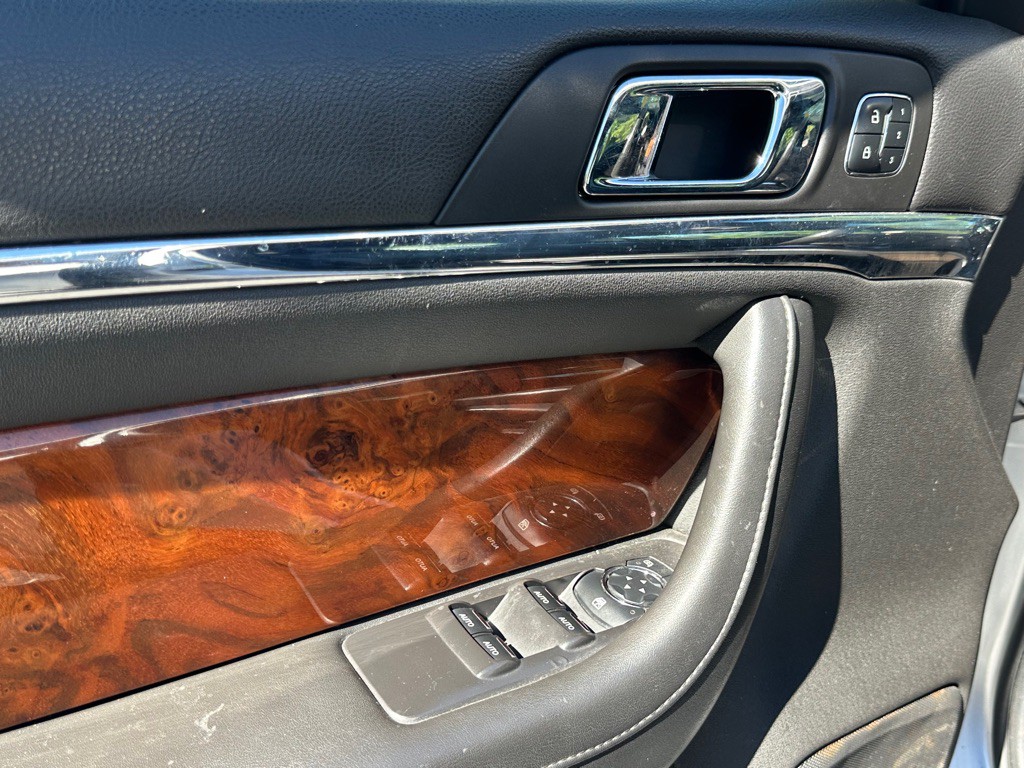 2014 Lincoln MKS Image 13