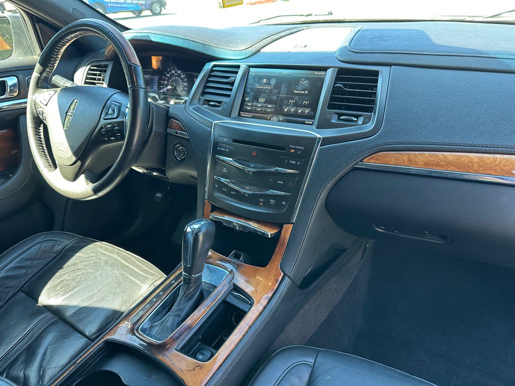 2014 Lincoln MKS Image 15