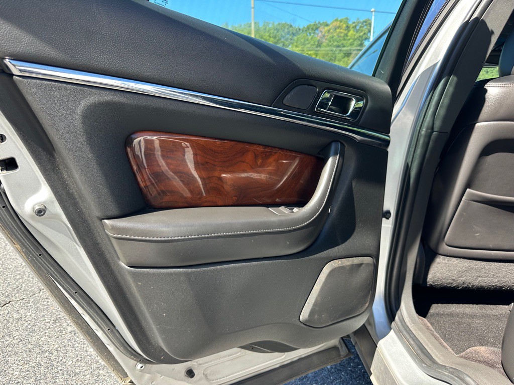 2014 Lincoln MKS Image 19