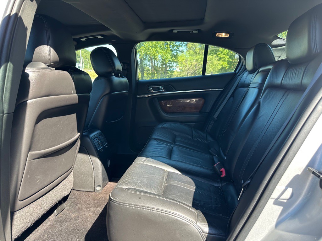 2014 Lincoln MKS Image 20