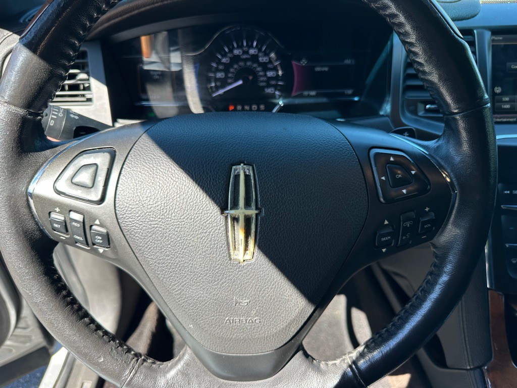 2014 Lincoln MKS Image 23