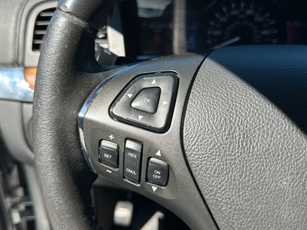 2014 Lincoln MKS Image 24