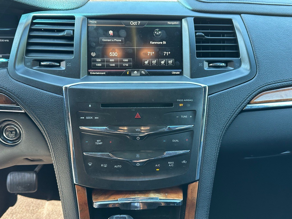 2014 Lincoln MKS Image 27