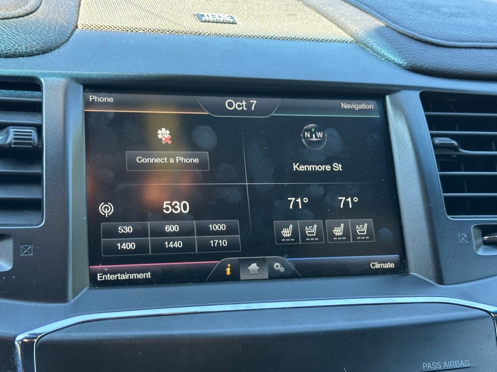2014 Lincoln MKS Image 28