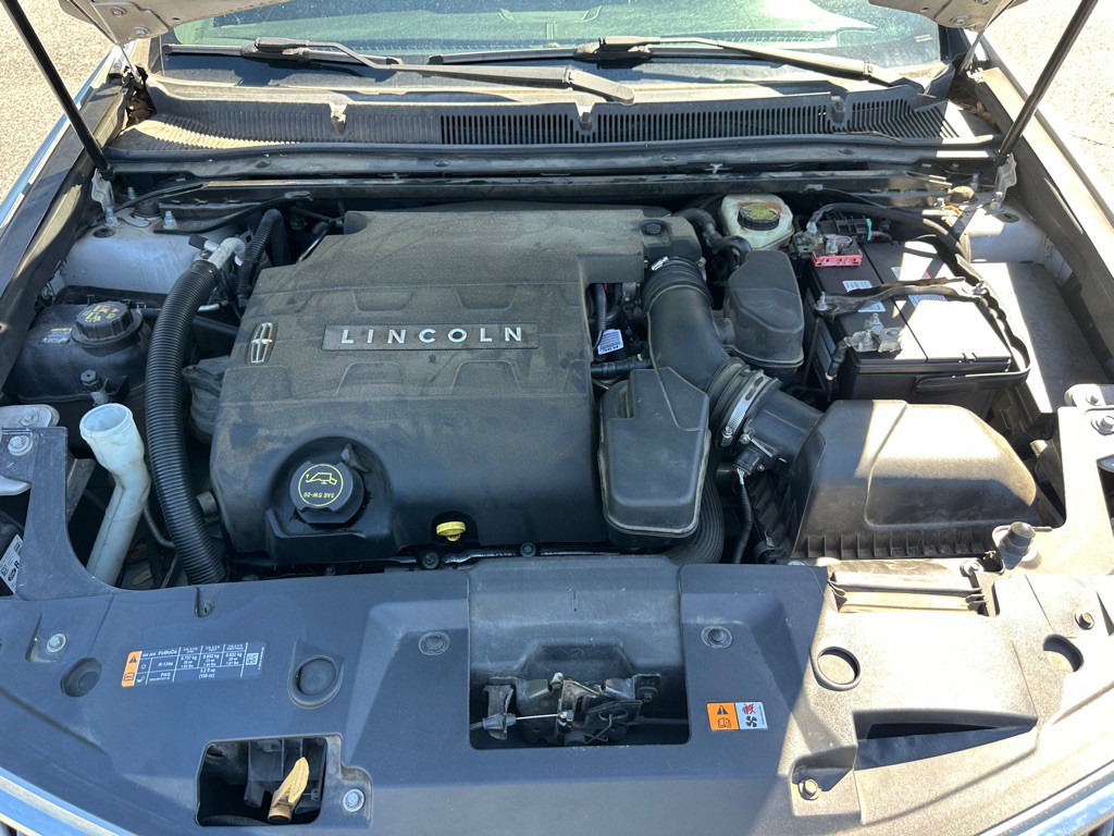 2014 Lincoln MKS Image 32