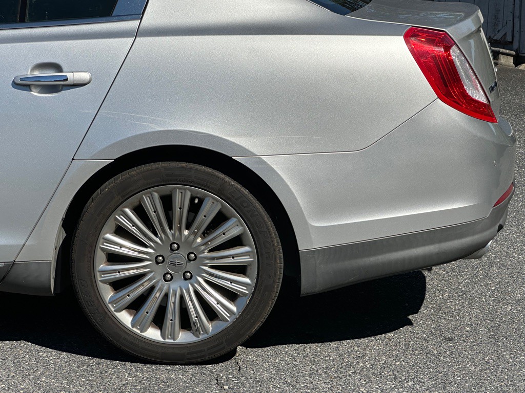 2014 Lincoln MKS Image 34