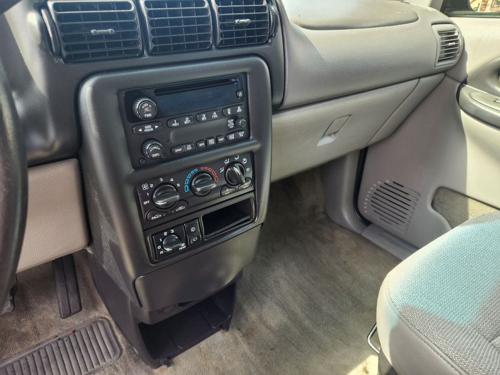 2003 Chevrolet Venture Image 12