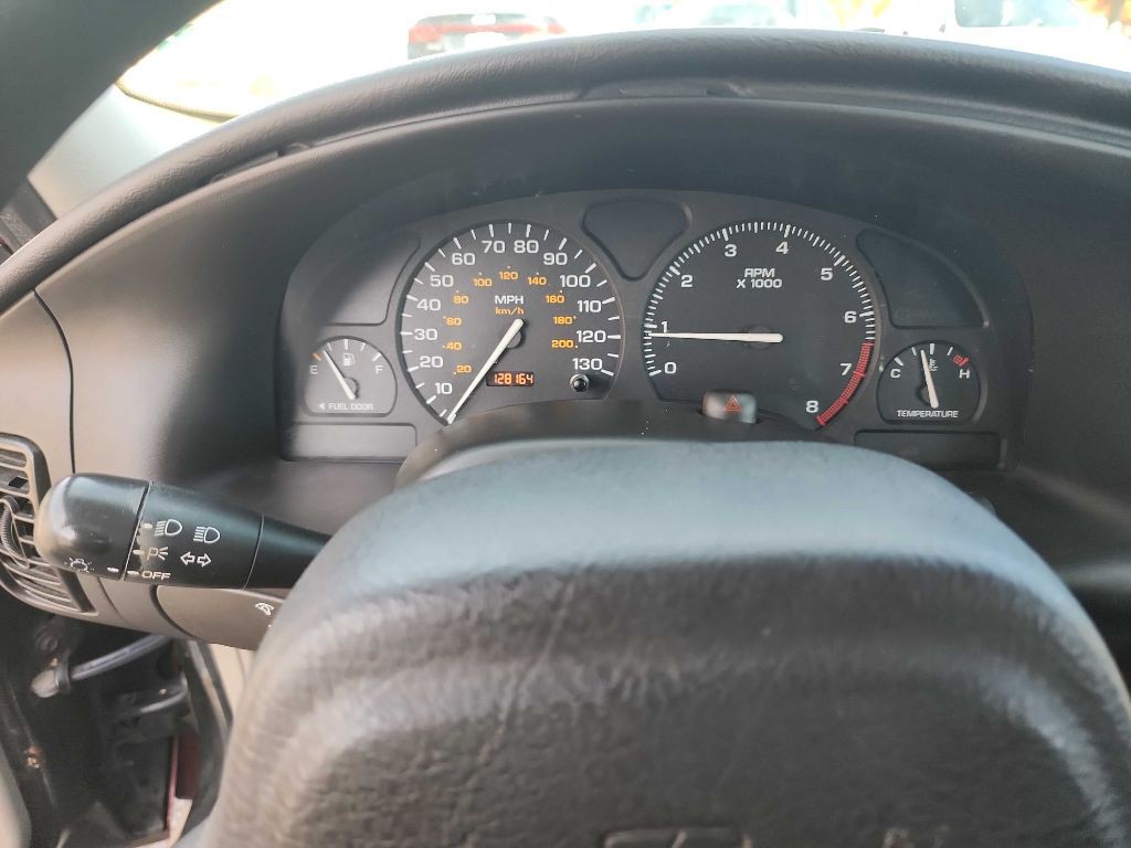 2002 Saturn SL2 Image 8