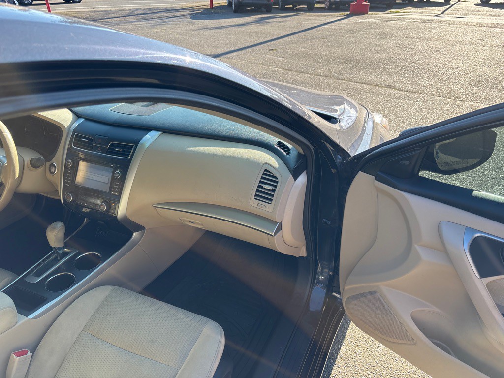2015 Nissan Altima Image 10