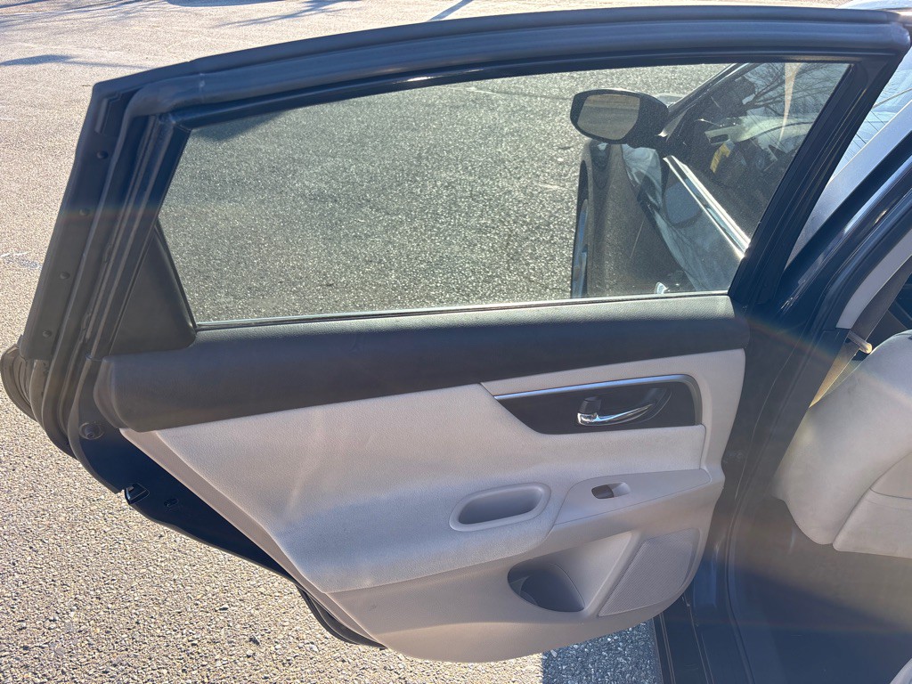 2015 Nissan Altima Image 17