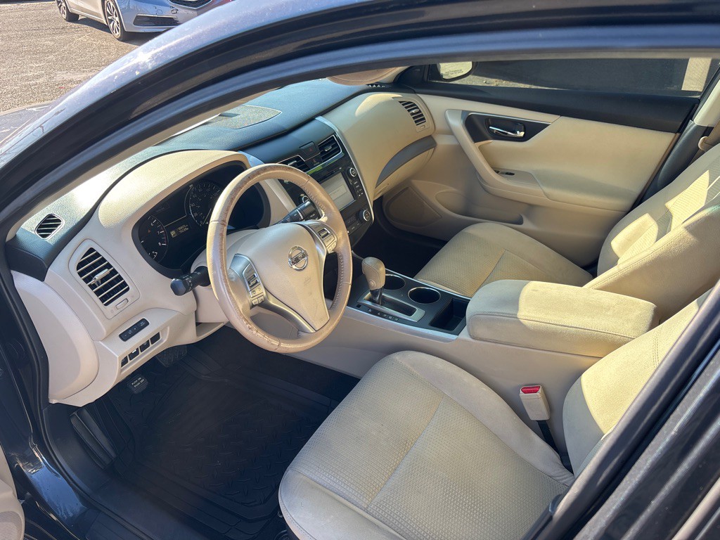 2015 Nissan Altima Image 19