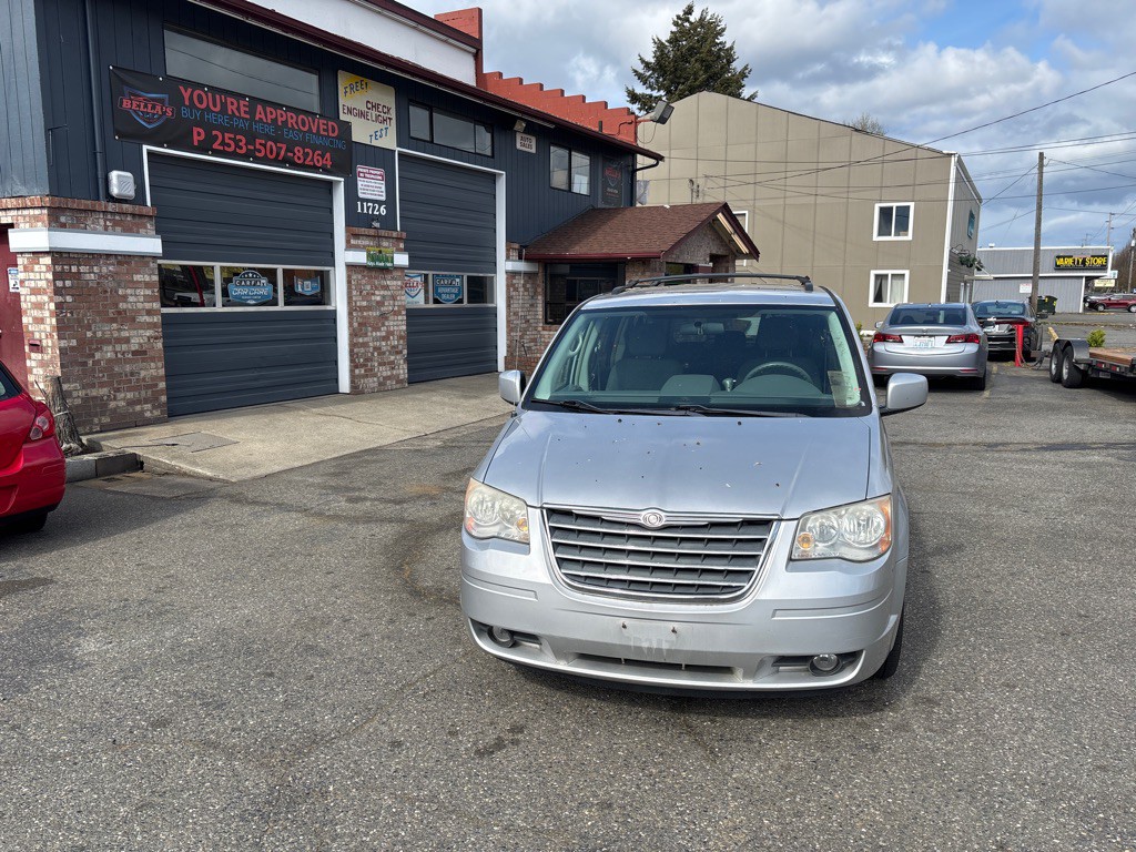 2010 Chrysler Town & Country Image 8