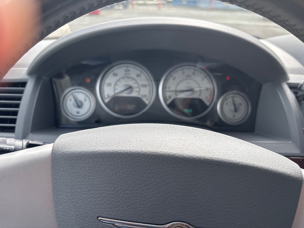 2010 Chrysler Town & Country Image 14