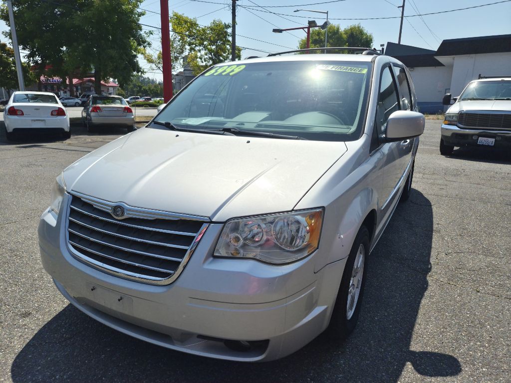 2010 Chrysler Town & Country Image 7