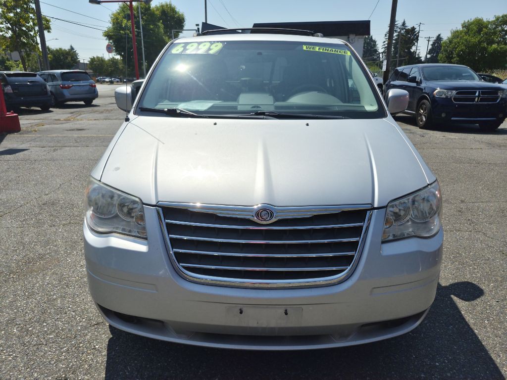 2010 Chrysler Town & Country Image 8