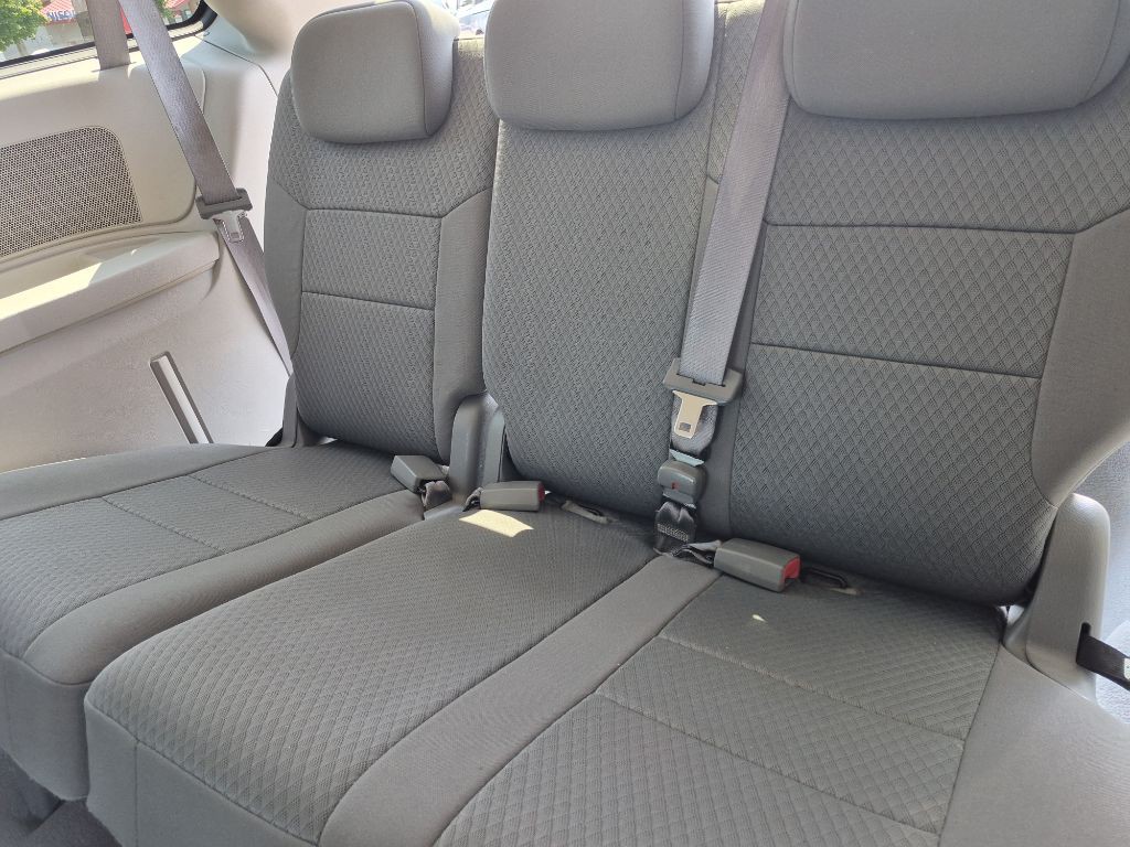 2010 Chrysler Town & Country Image 13