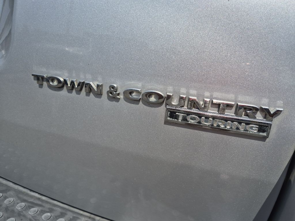 2010 Chrysler Town & Country Image 17