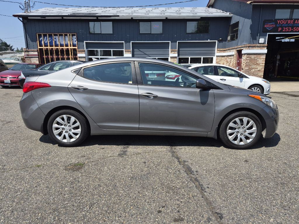 2013 Hyundai Elantra Image 2