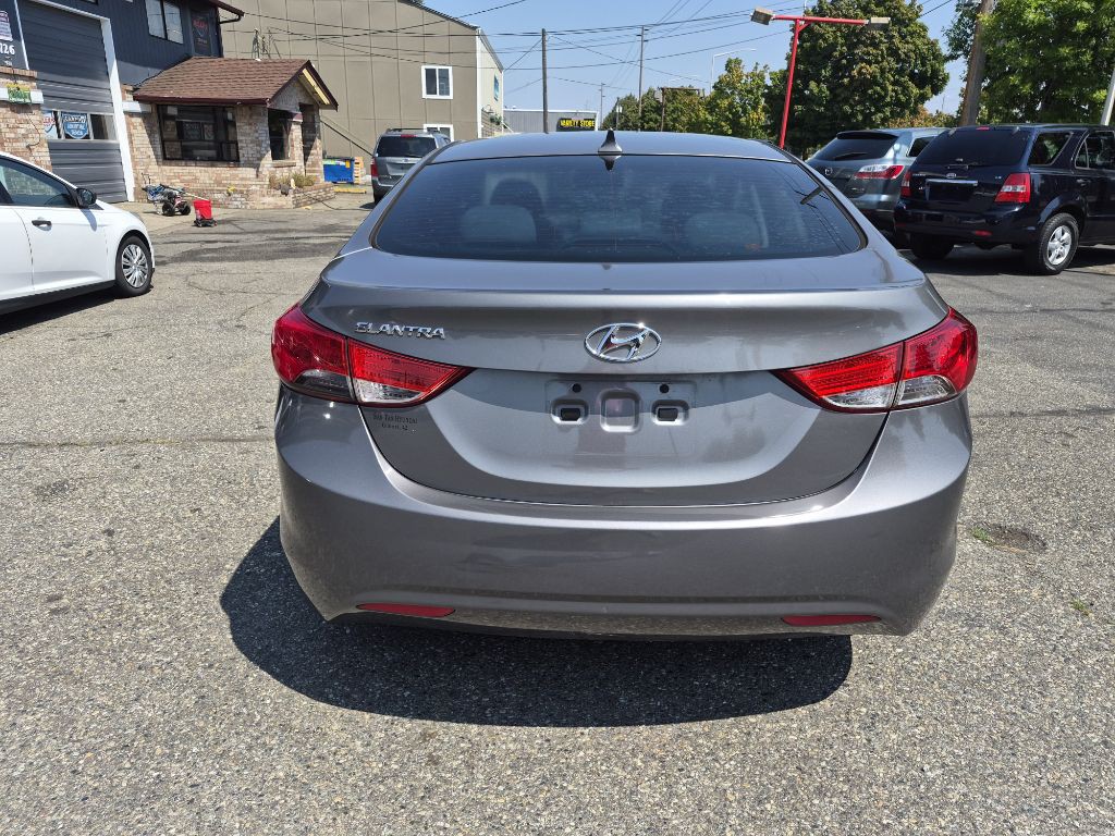 2013 Hyundai Elantra Image 5