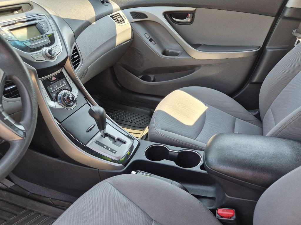2013 Hyundai Elantra Image 10
