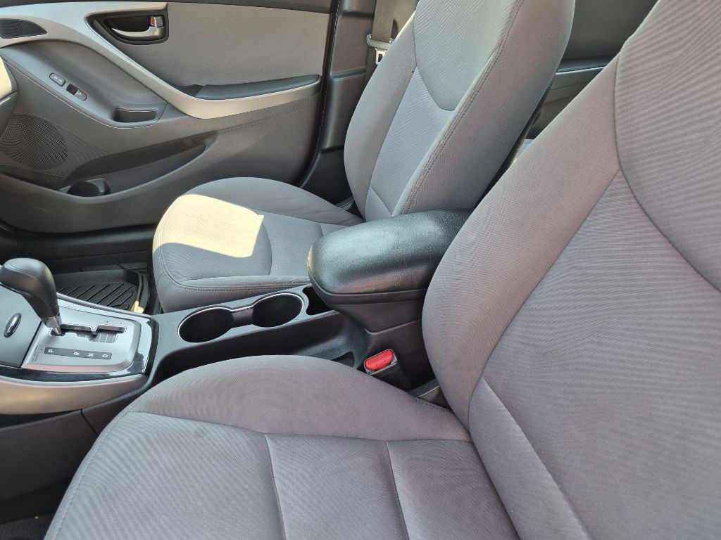 2013 Hyundai Elantra Image 11