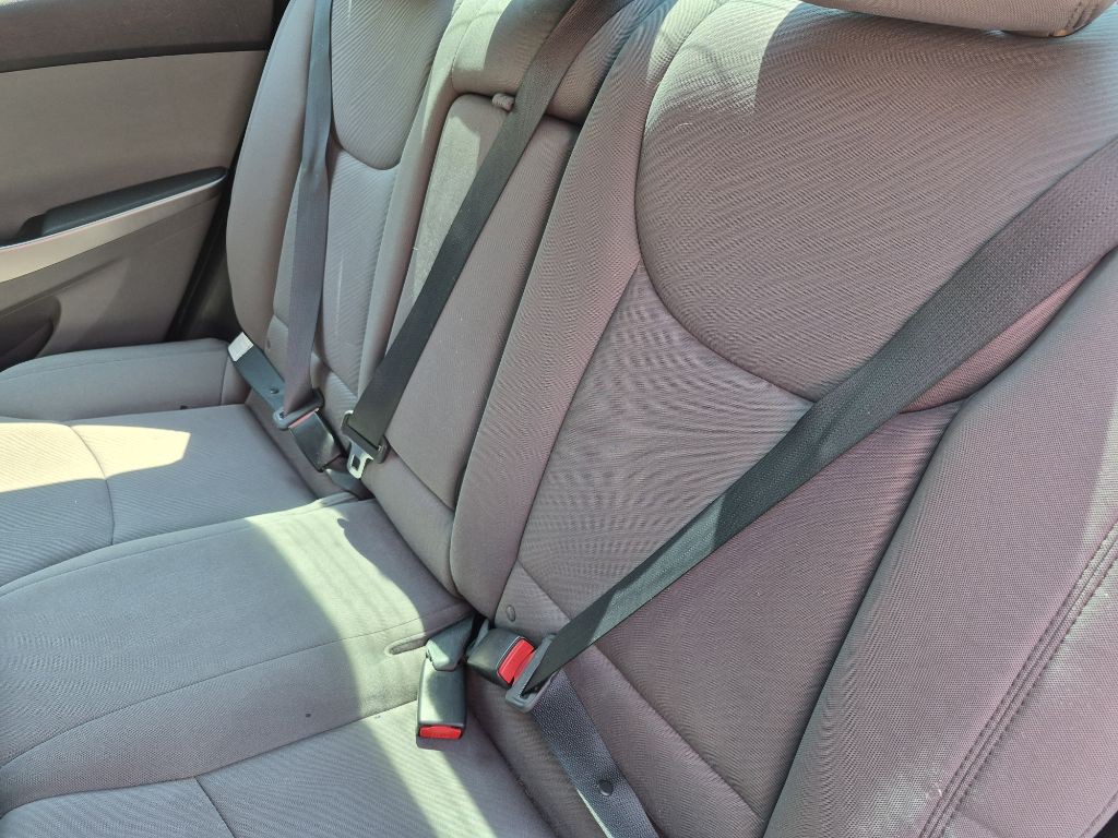 2013 Hyundai Elantra Image 12
