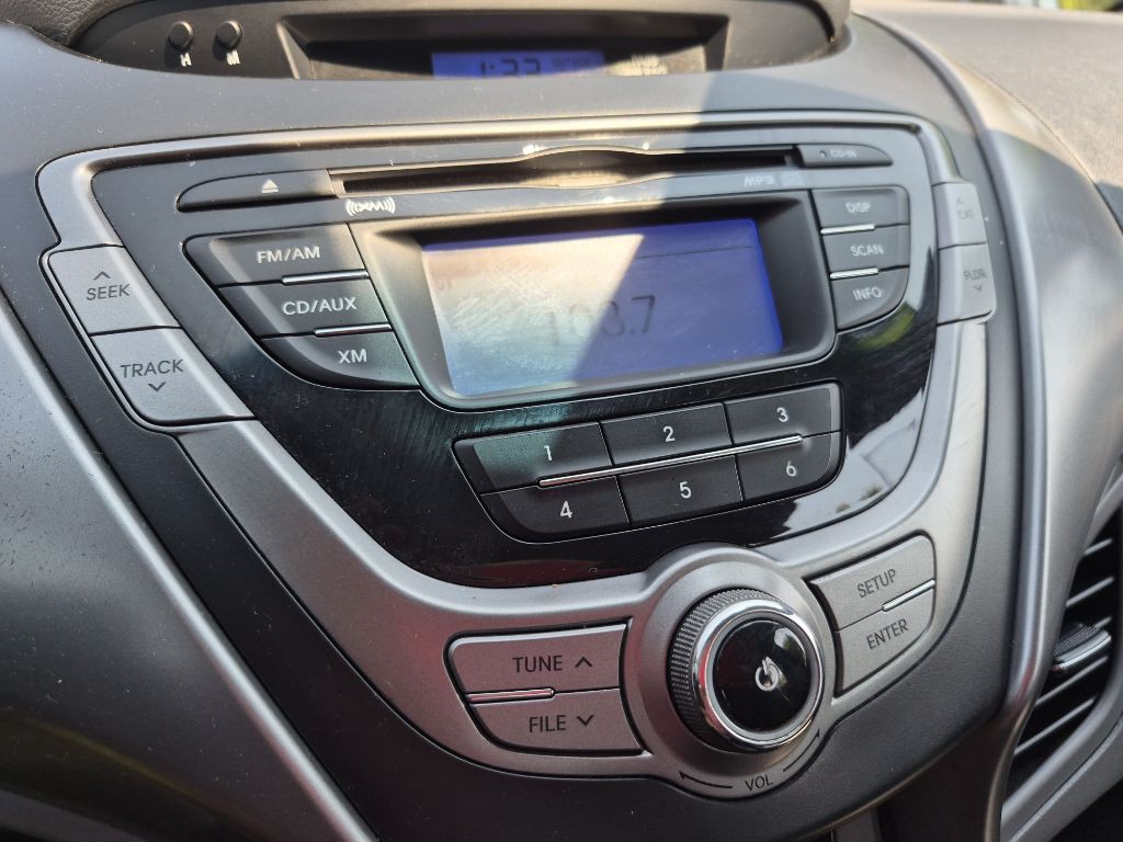 2013 Hyundai Elantra Image 15