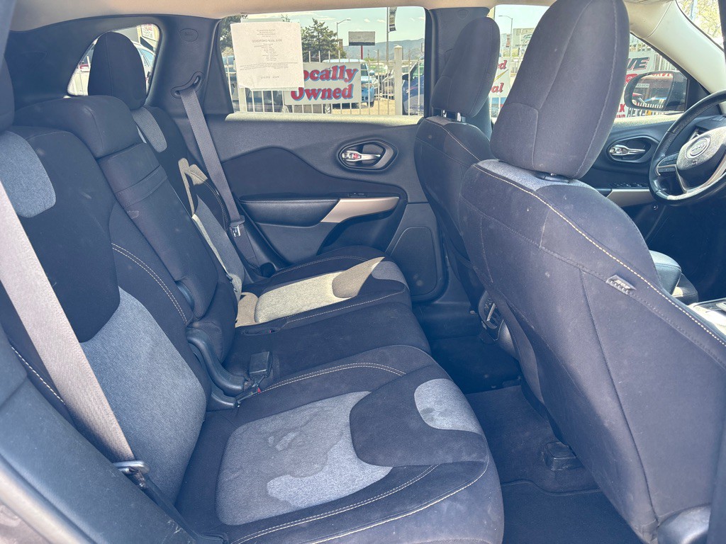 2018 Jeep Cherokee Image 12