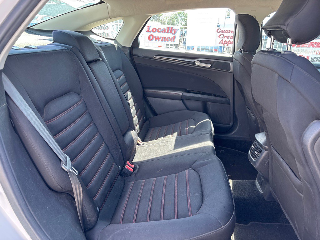 2016 Ford Fusion Image 12