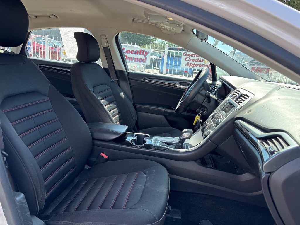 2016 Ford Fusion Image 13