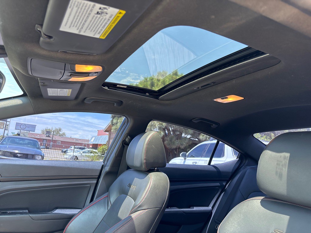 2019 Hyundai Elantra Image 17