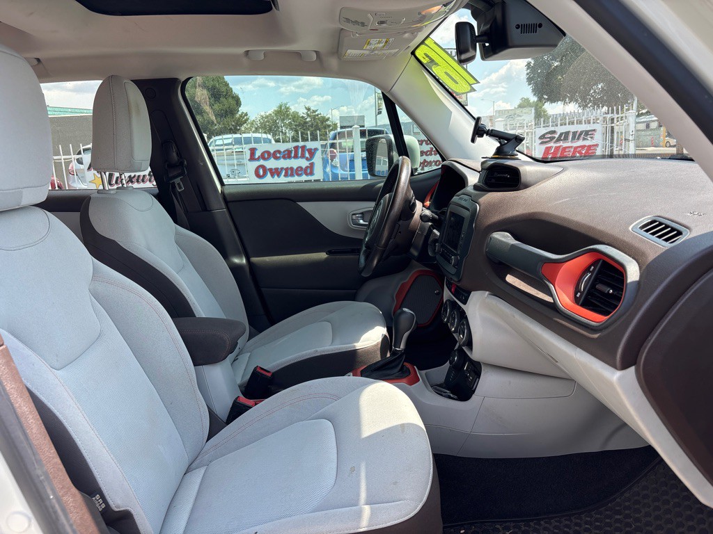 2016 Jeep Renegade Image 13
