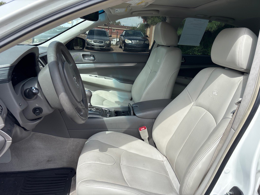 2013 INFINITI G37 Image 9
