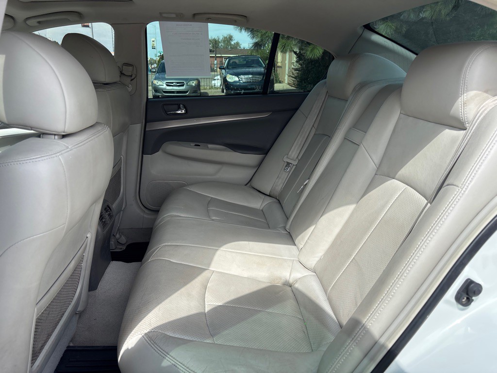 2013 INFINITI G37 Image 10
